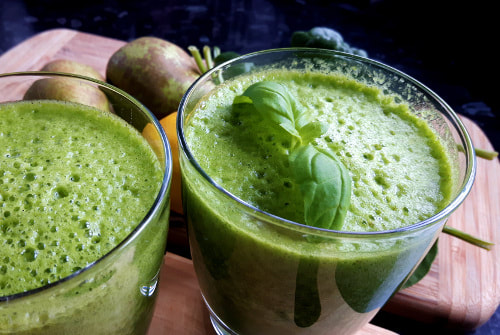 Nettle and pear smoothie